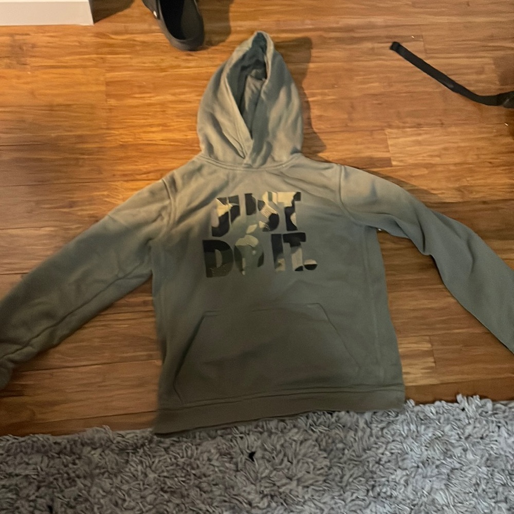 Nike Boys sweatshirt size (Boys Extra Large) Camo color